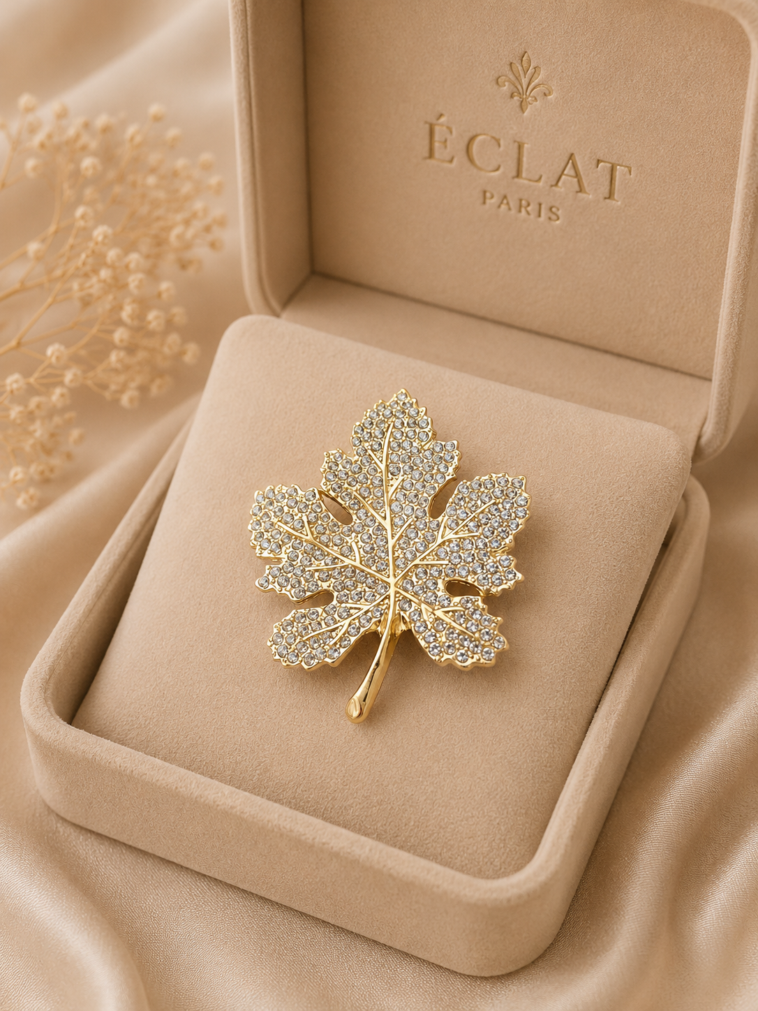 Broche feuille strass